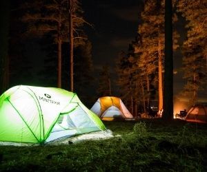Ist Camping das Richtige für Sie, je nach Sternzeichen?