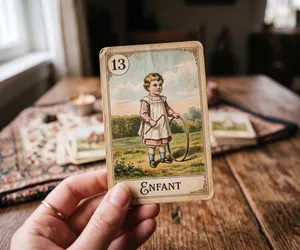 Das Kind im Lenormand-Tarot: Bedeutung