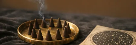 Räucherstäbchen nach Sternzeichen: Welcher Duft passt?