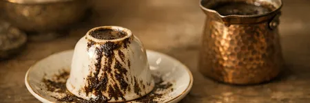 Kaffeesatz lesen: Symbole und Bedeutung der Tasseographie